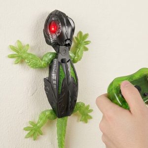 Remote Controlled Wall Climbing Gecko Toy - USB-C Rechargeable - Image 3