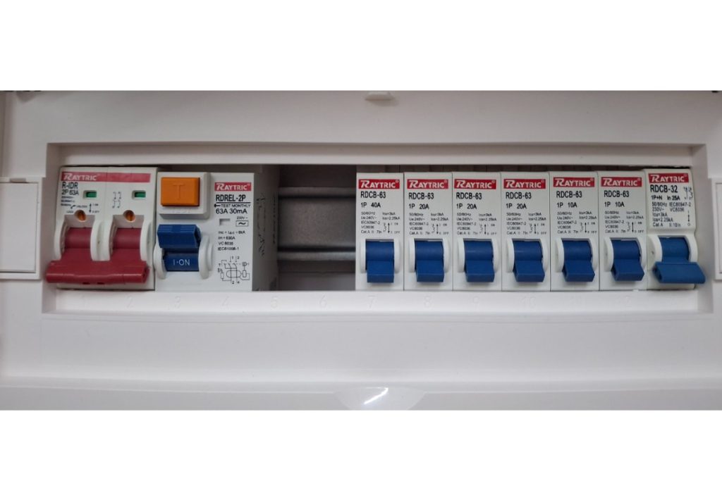 Raytric 12 Way Din Populated Flush PVC Distribution Box ( Metal Base )