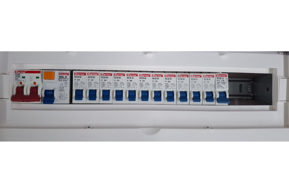 Raytric 18-Way Din Populated Flush Distribution Box| Metal Base | - Image 4